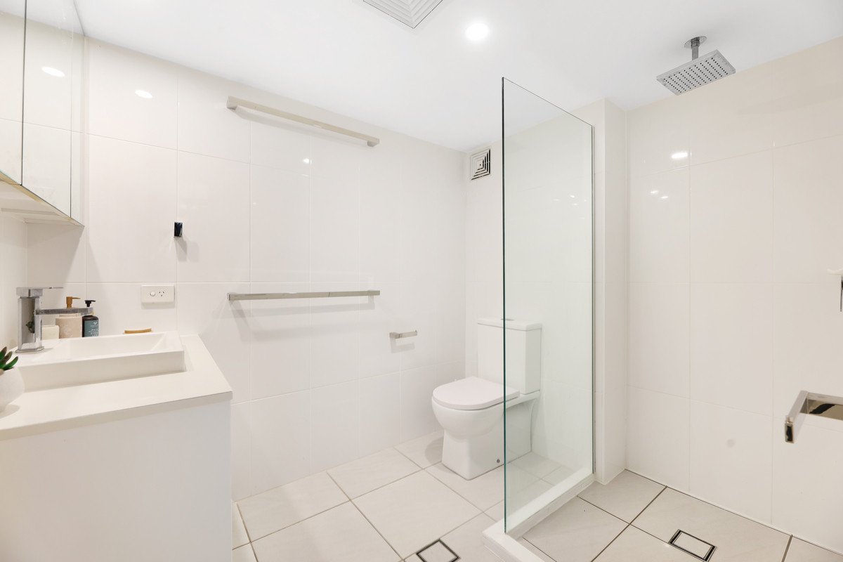 19/100 The Esplanade Burleigh Heads 13