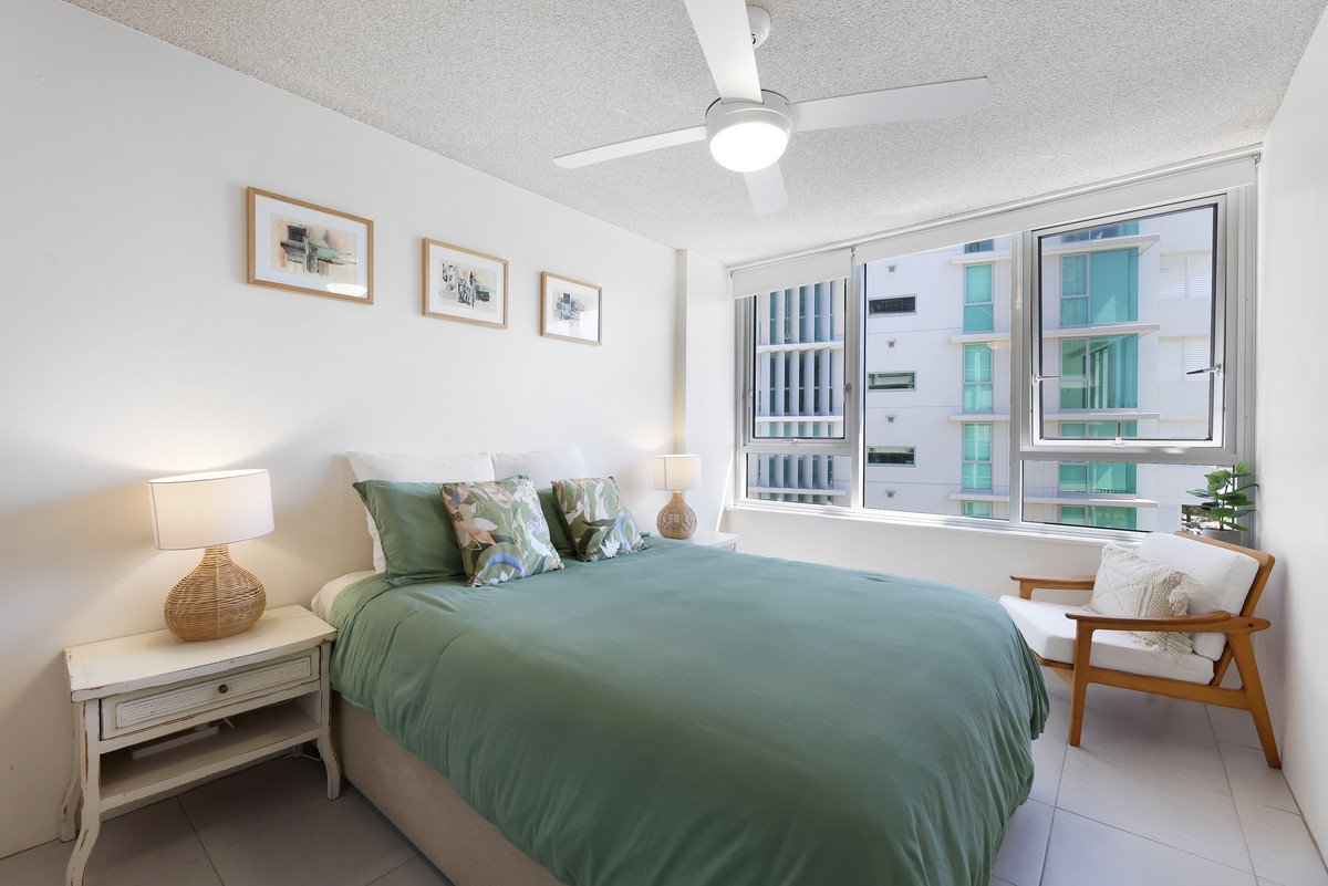 19/100 The Esplanade Burleigh Heads 14