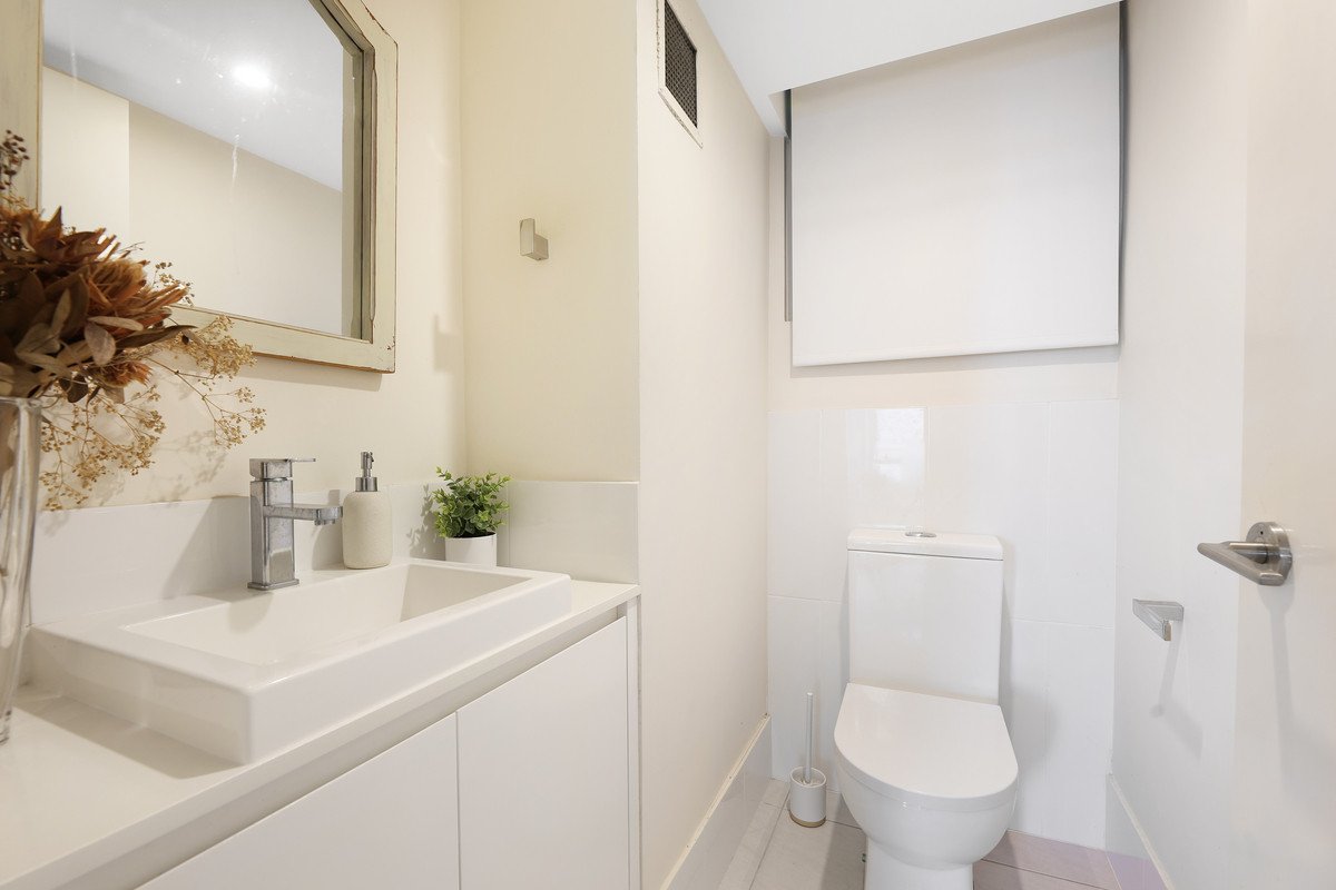 19/100 The Esplanade Burleigh Heads 15