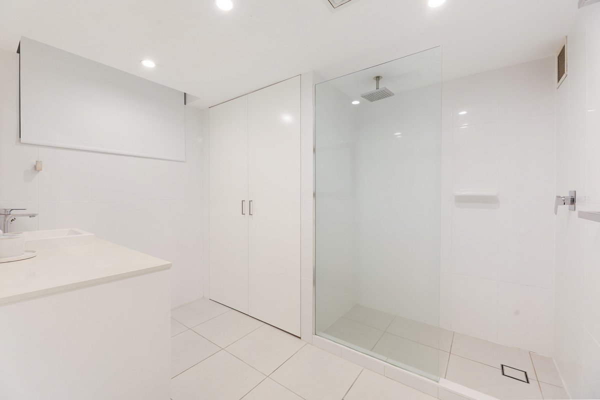 19/100 The Esplanade Burleigh Heads 16