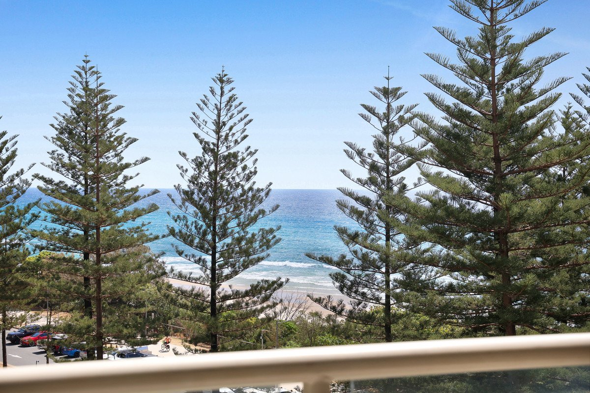 19/100 The Esplanade Burleigh Heads 17