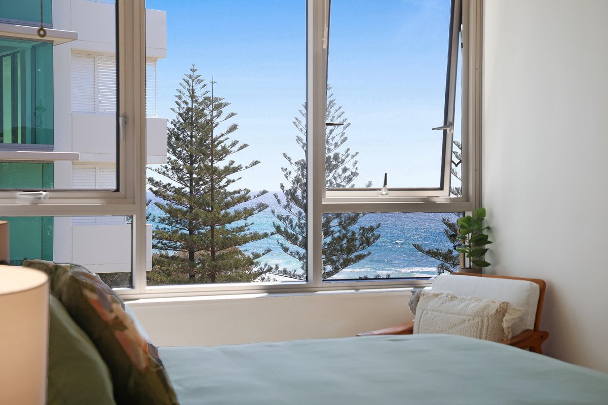 19/100 The Esplanade Burleigh Heads 18