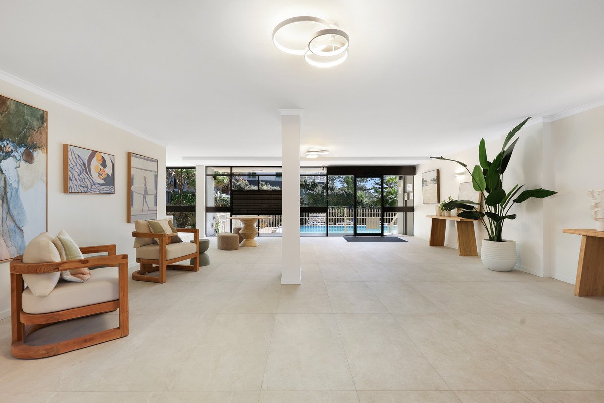 19/100 The Esplanade Burleigh Heads 20