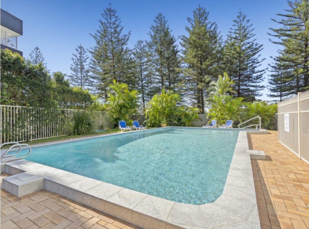 19/100 The Esplanade Burleigh Heads 26