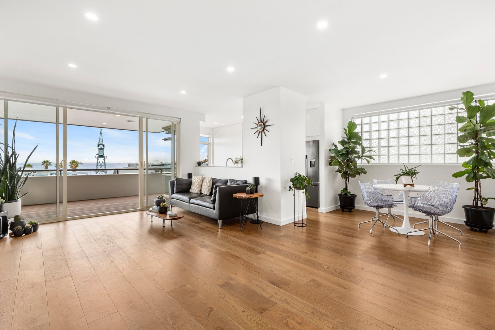 Gallery: 19/105 Beach Street