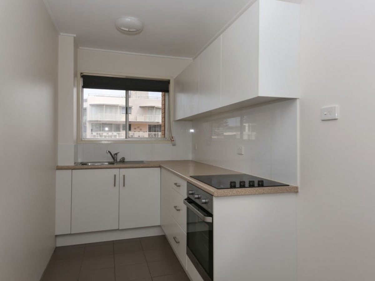 19/168 Hedges Avenue MERMAID BEACH 3