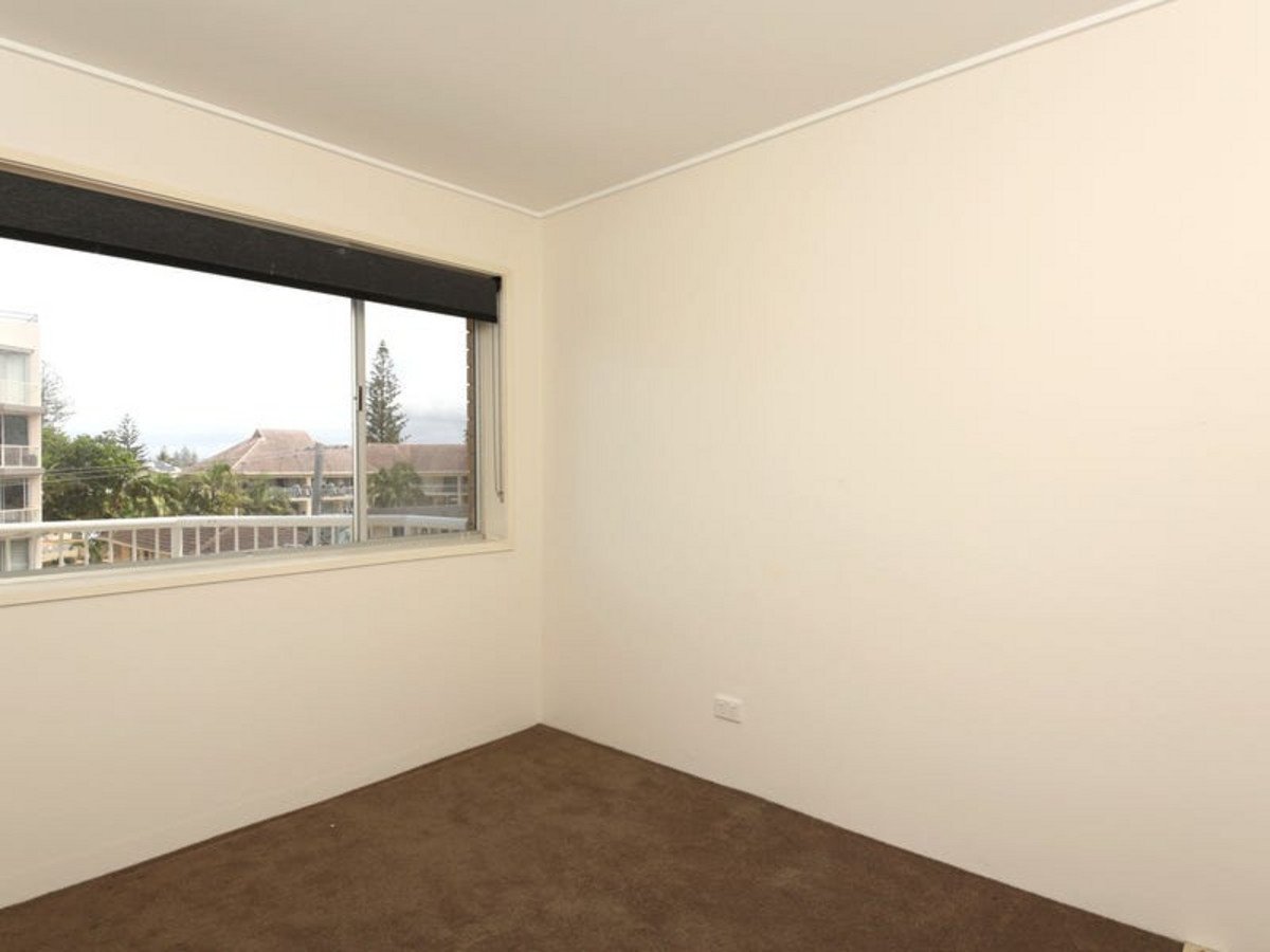 19/168 Hedges Avenue MERMAID BEACH 4