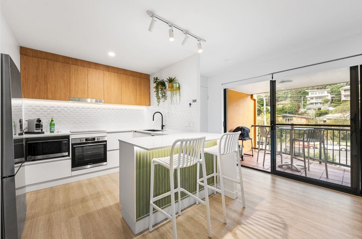 19/19-23 George Street East  Burleigh Heads 3