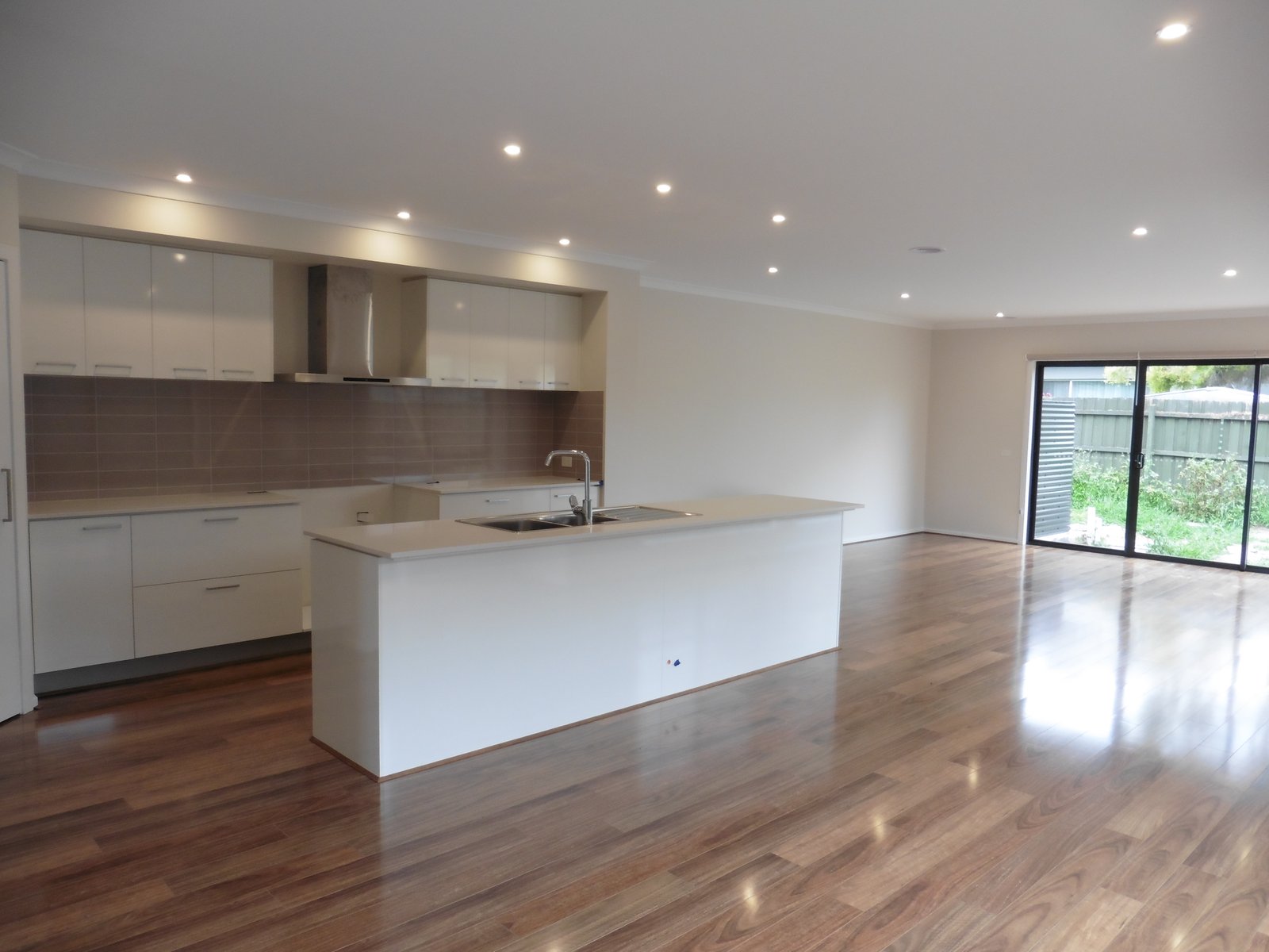 Gallery: 191A Centre Dandenong Road