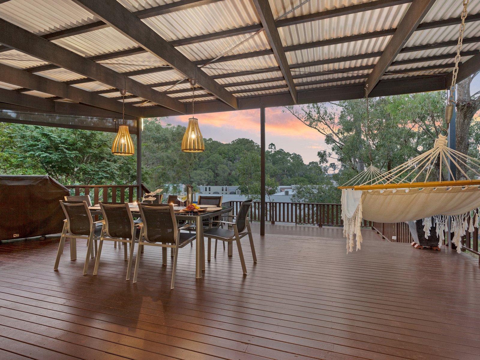 192 West Burleigh Road BURLEIGH HEADS 3