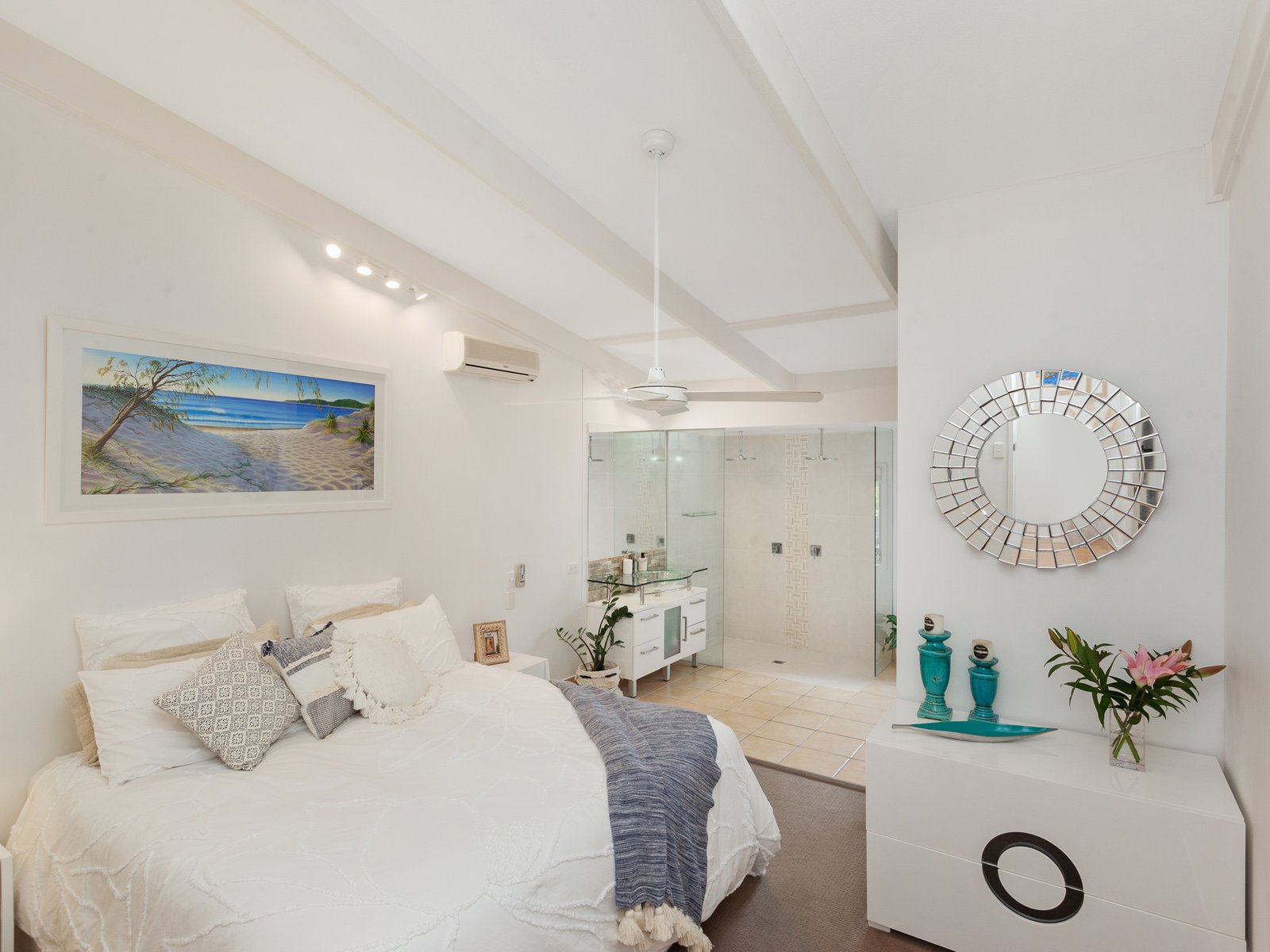 192 West Burleigh Road BURLEIGH HEADS 9