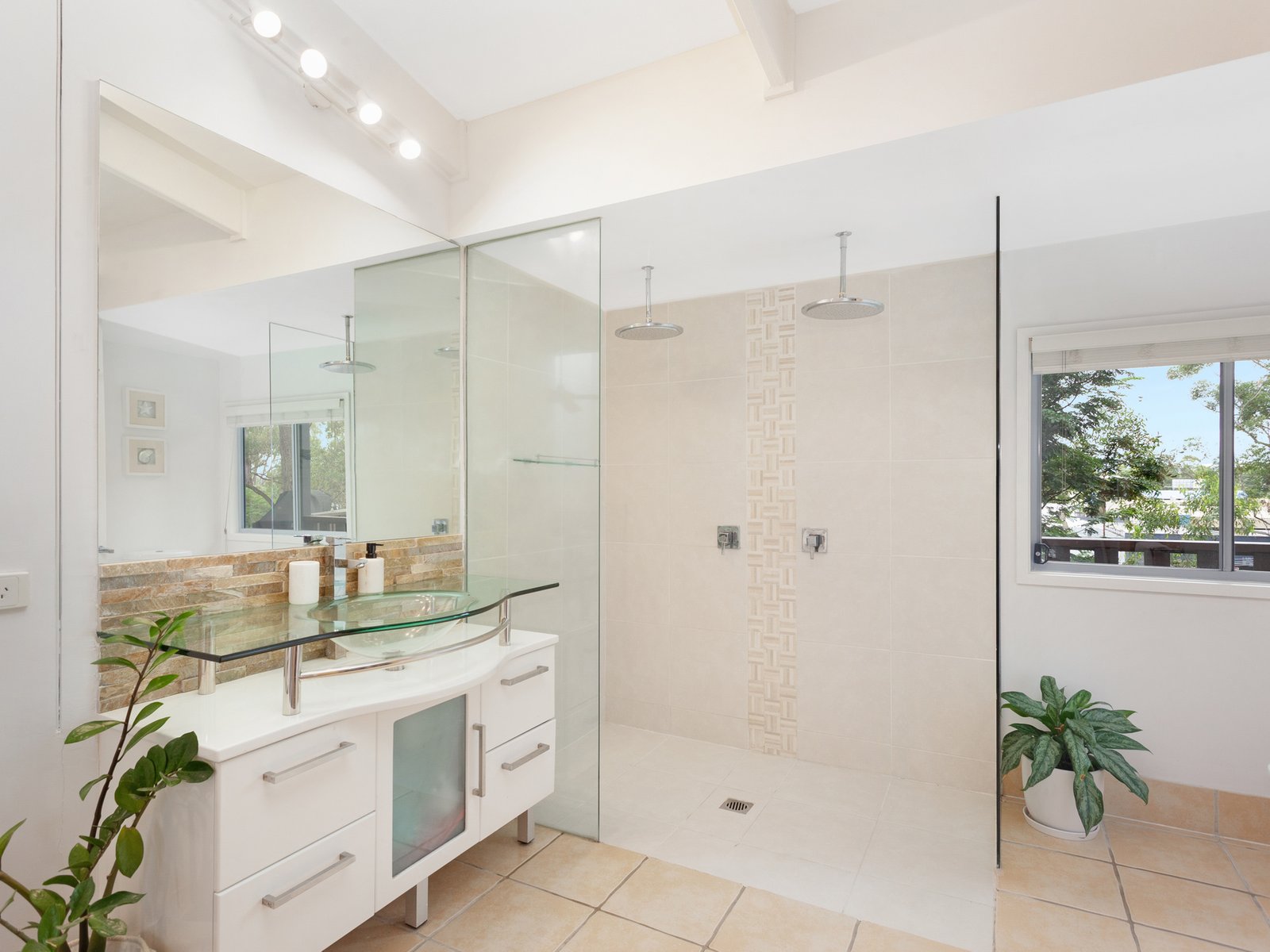 192 West Burleigh Road BURLEIGH HEADS 10