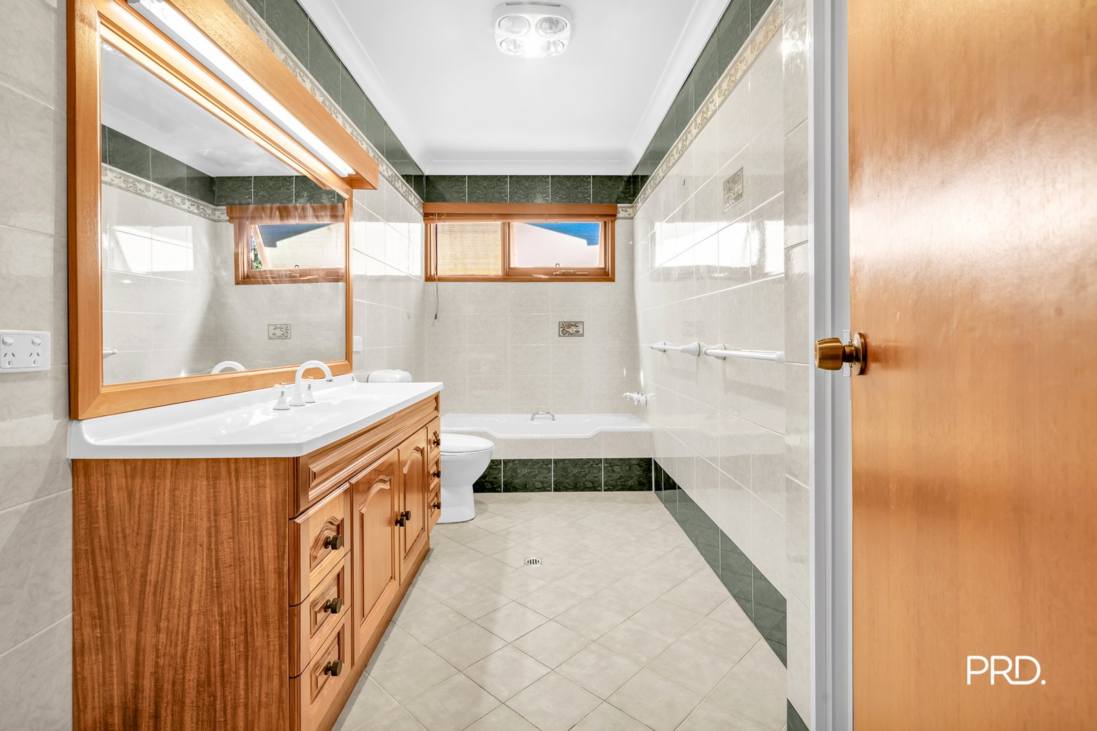 193 Hawkesbury Rd  Winmalee 2