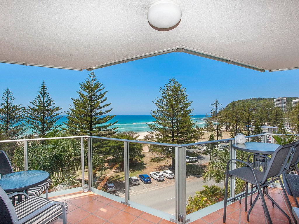 19/30 The Esplanade BURLEIGH HEADS 3