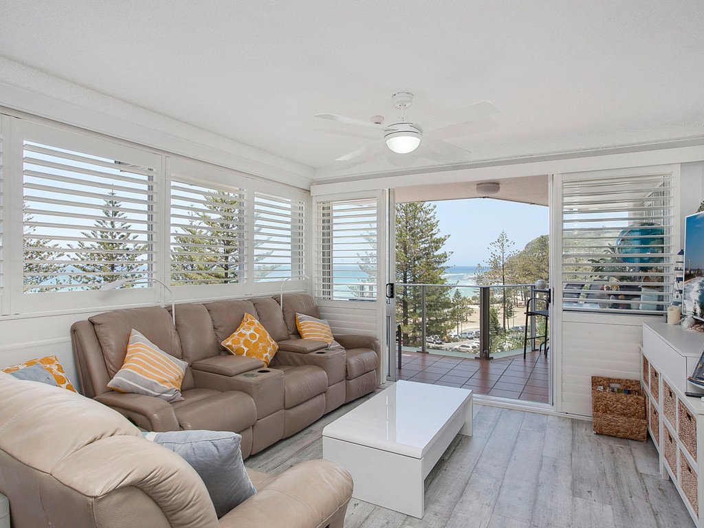 19/30 The Esplanade BURLEIGH HEADS 4