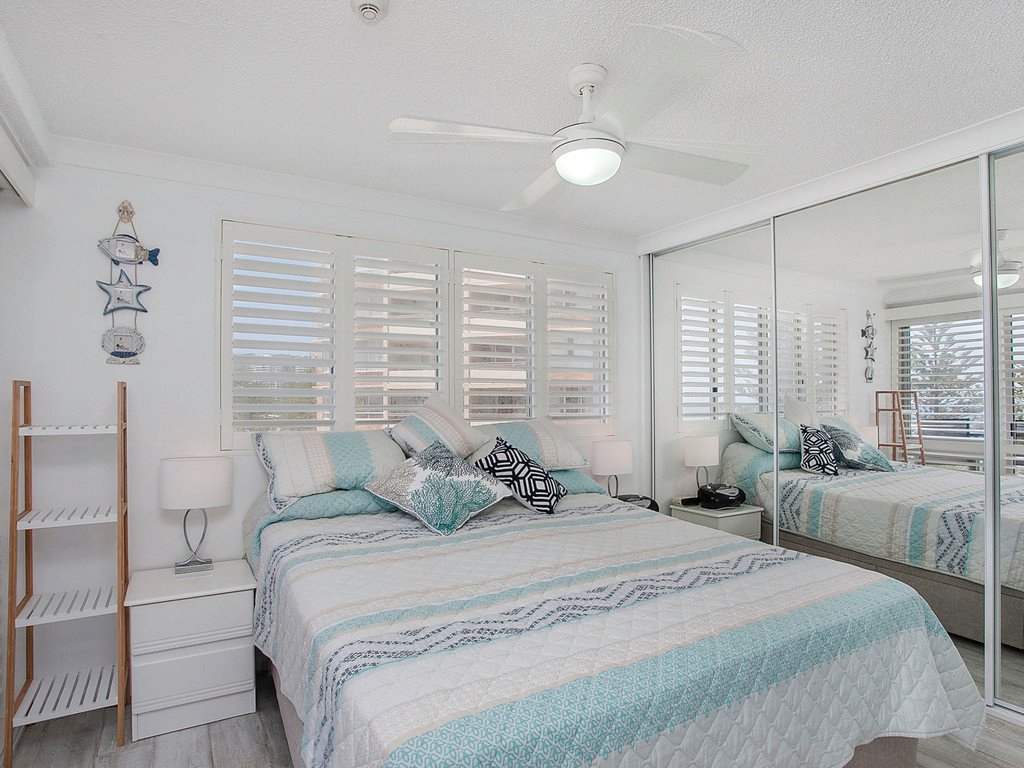 19/30 The Esplanade BURLEIGH HEADS 5