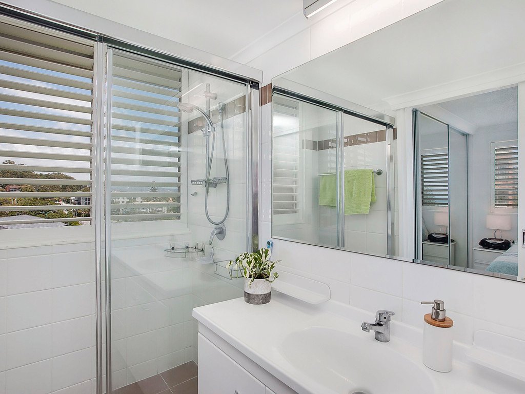 19/30 The Esplanade BURLEIGH HEADS 9