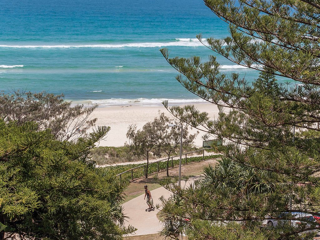 19/30 The Esplanade BURLEIGH HEADS 10