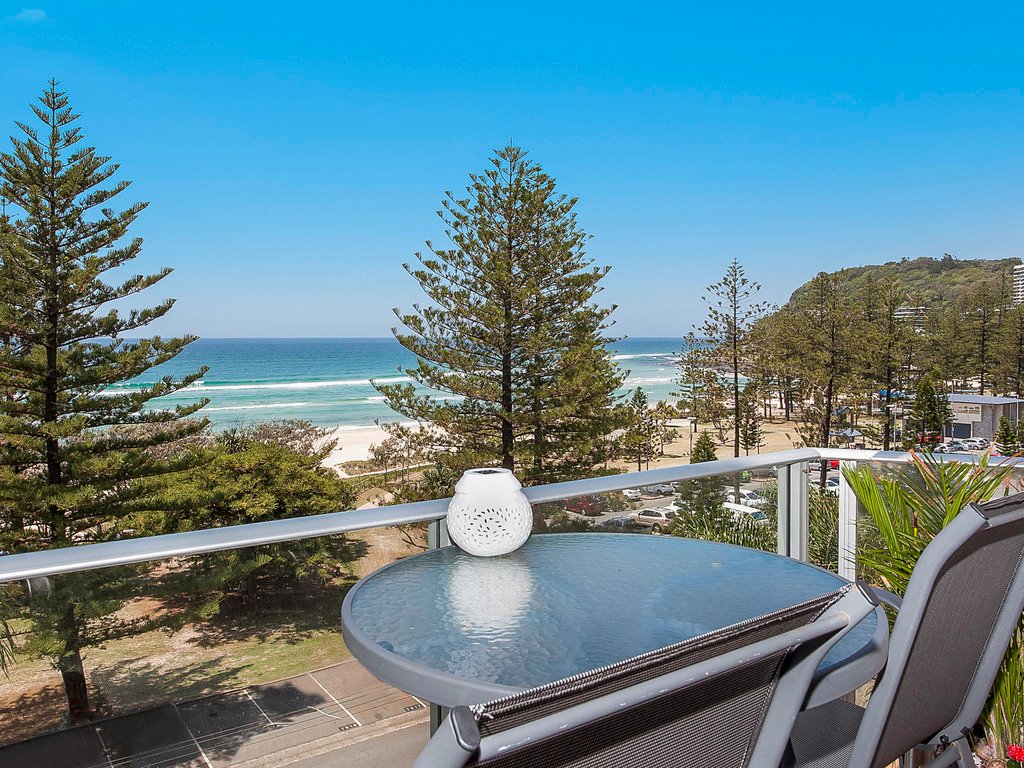 19/30 The Esplanade BURLEIGH HEADS 12