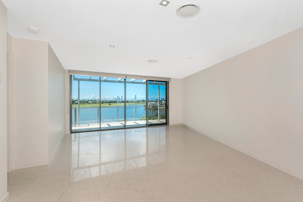 19/3046 Quay South Drive CARRARA 2