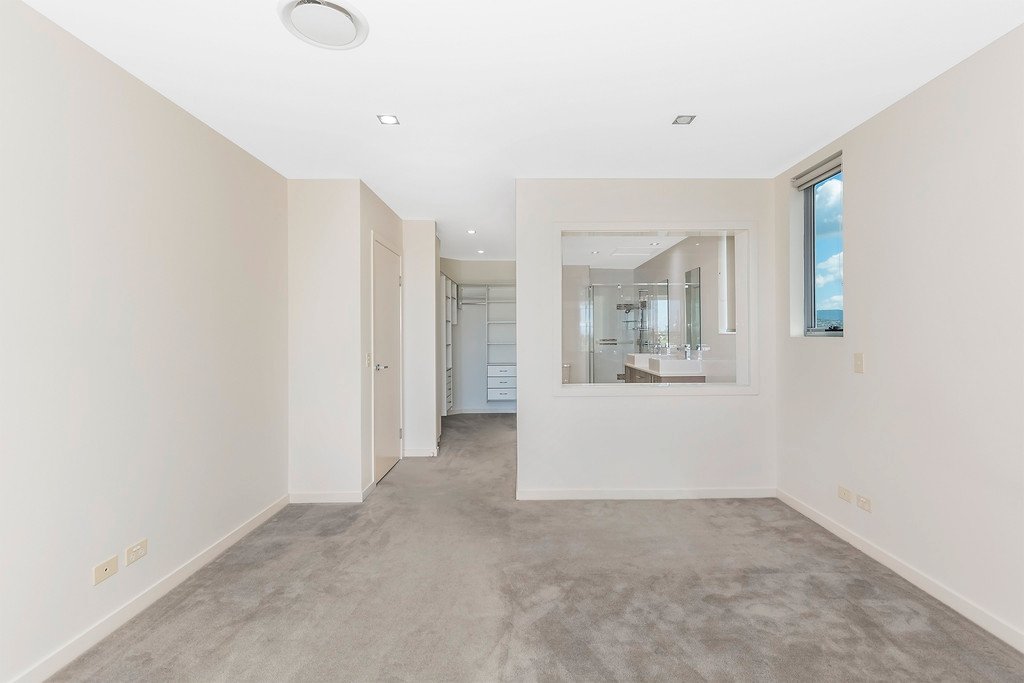 19/3046 Quay South Drive CARRARA 5