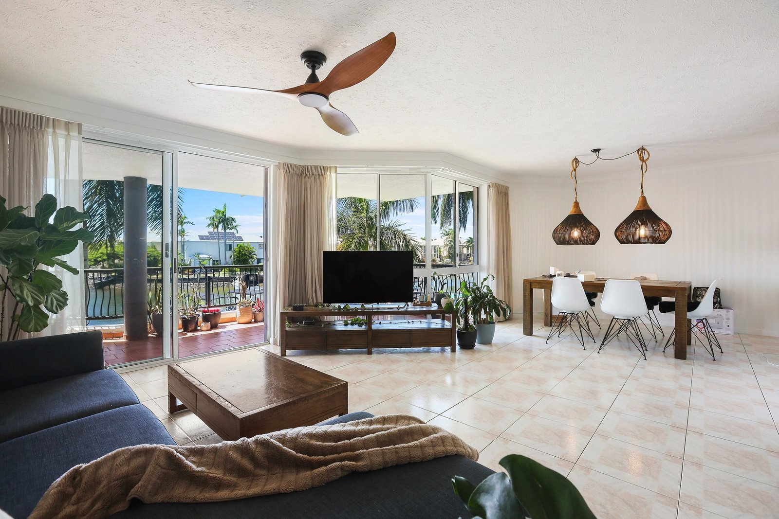 19/41A Broadwater Street RUNAWAY BAY 6