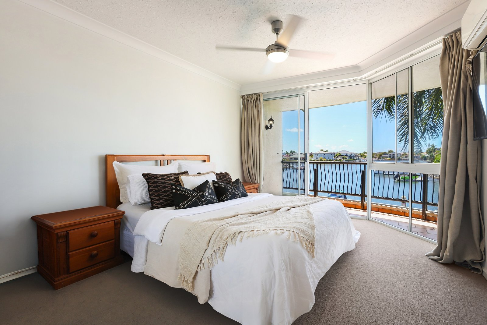 19/41A Broadwater Street RUNAWAY BAY 9