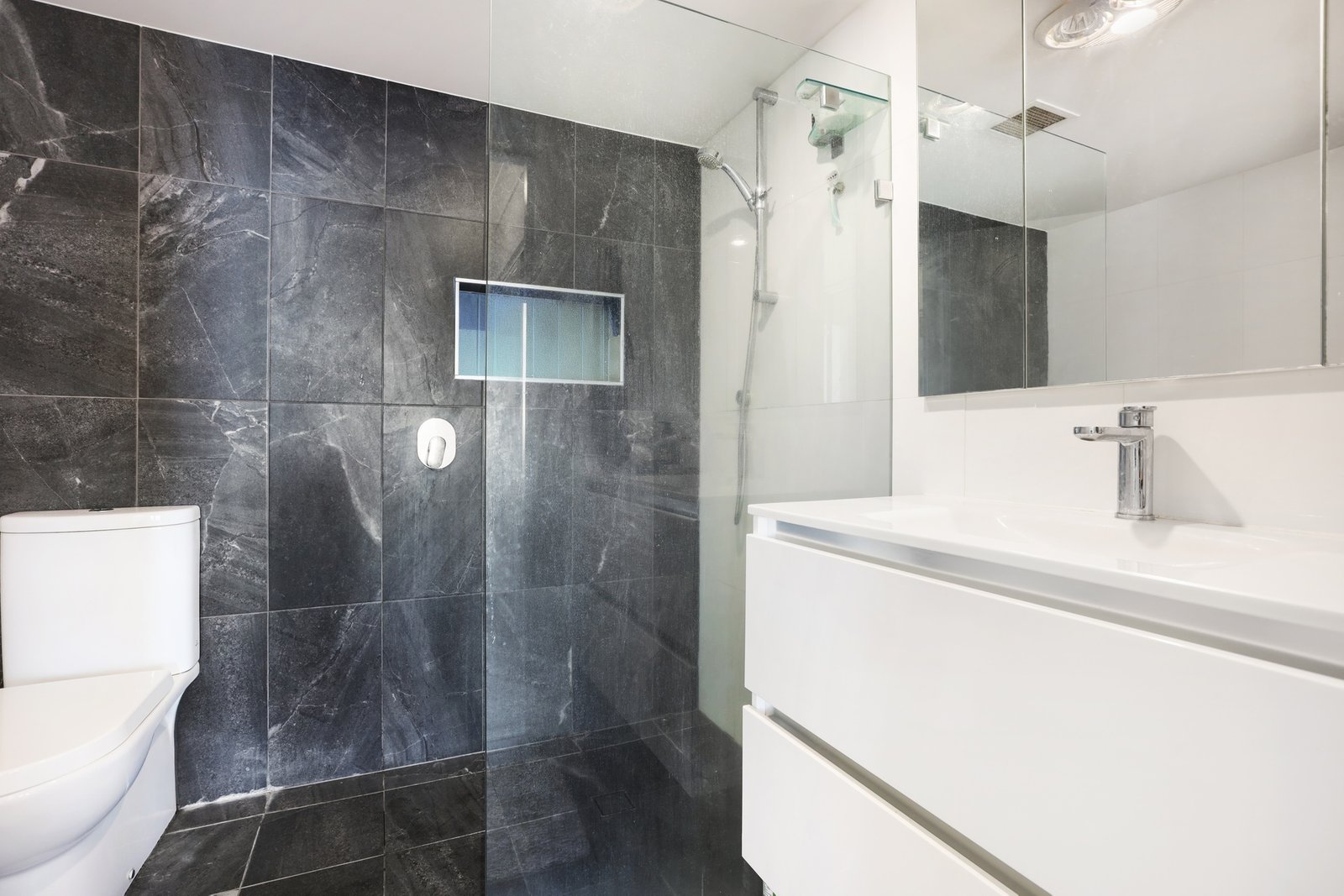 19/41A Broadwater Street RUNAWAY BAY 10