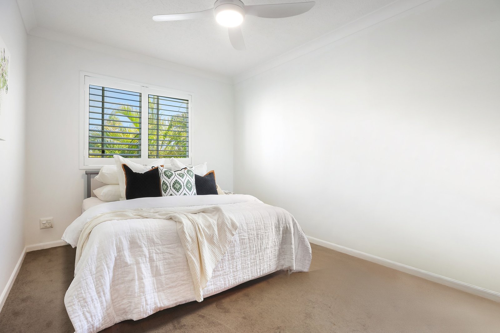 19/41A Broadwater Street RUNAWAY BAY 12