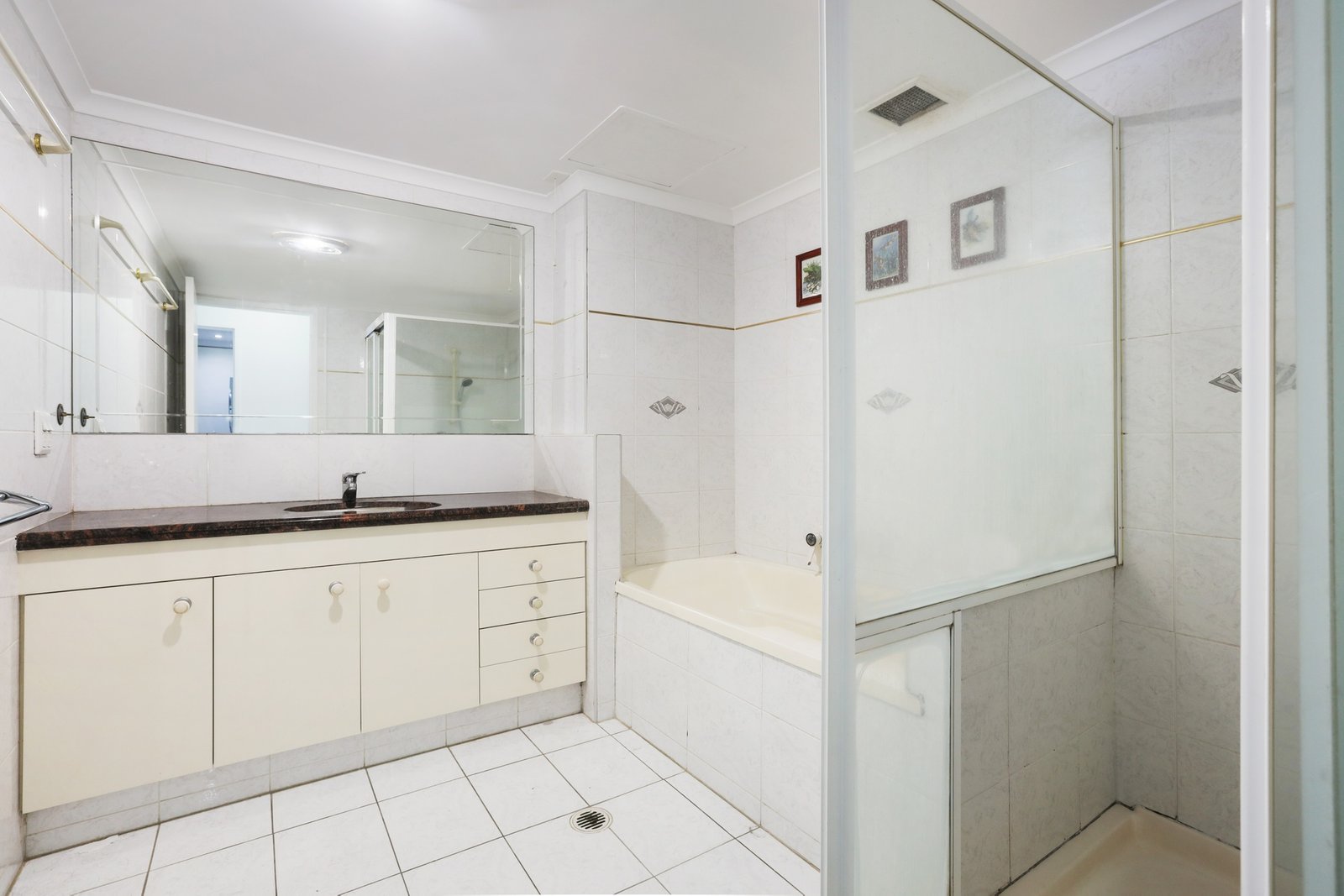 19/41A Broadwater Street RUNAWAY BAY 13