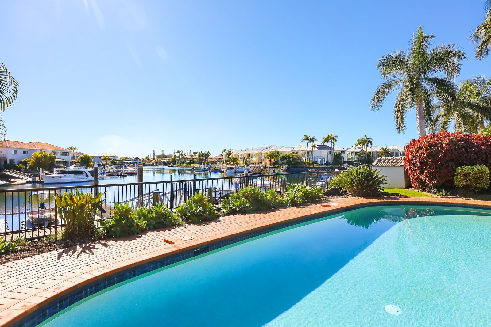 19/41A Broadwater Street RUNAWAY BAY 16