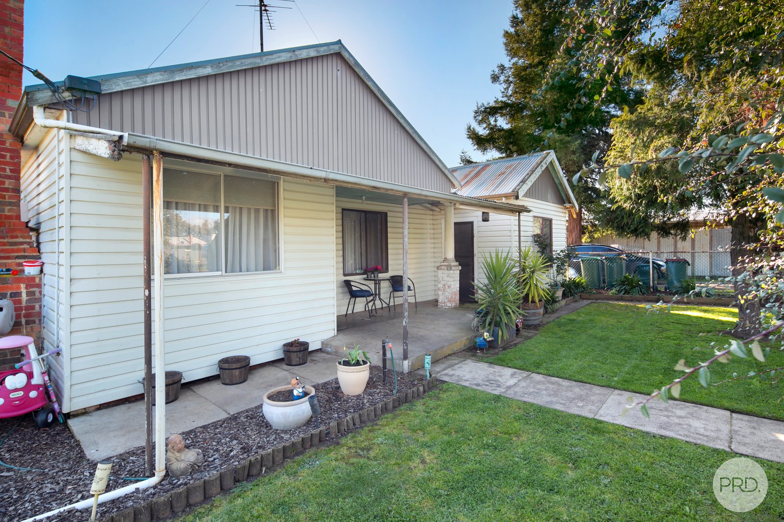 195-197 Howe Street MINERS REST 12