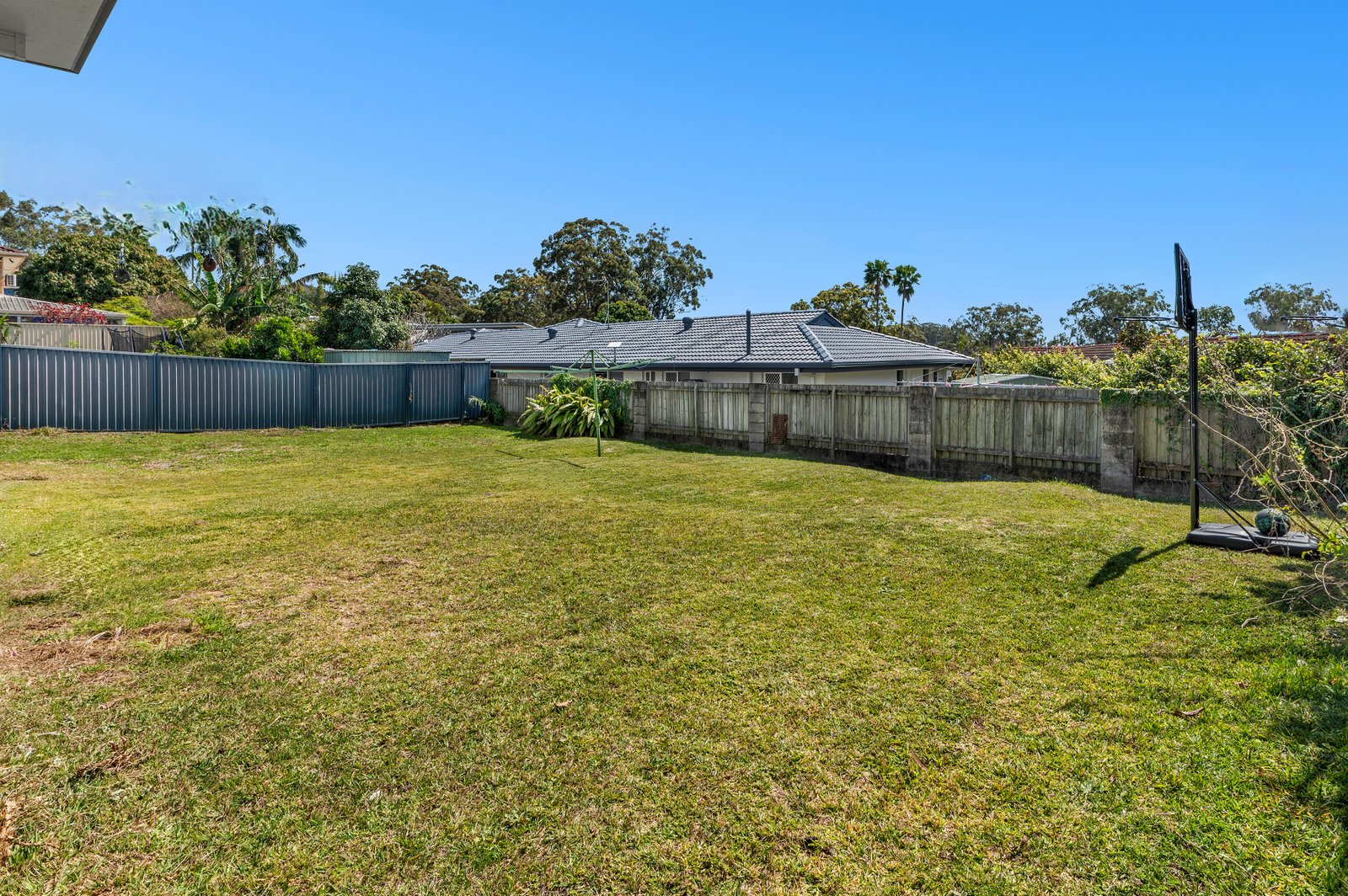 195 Cotlew Street ASHMORE 8