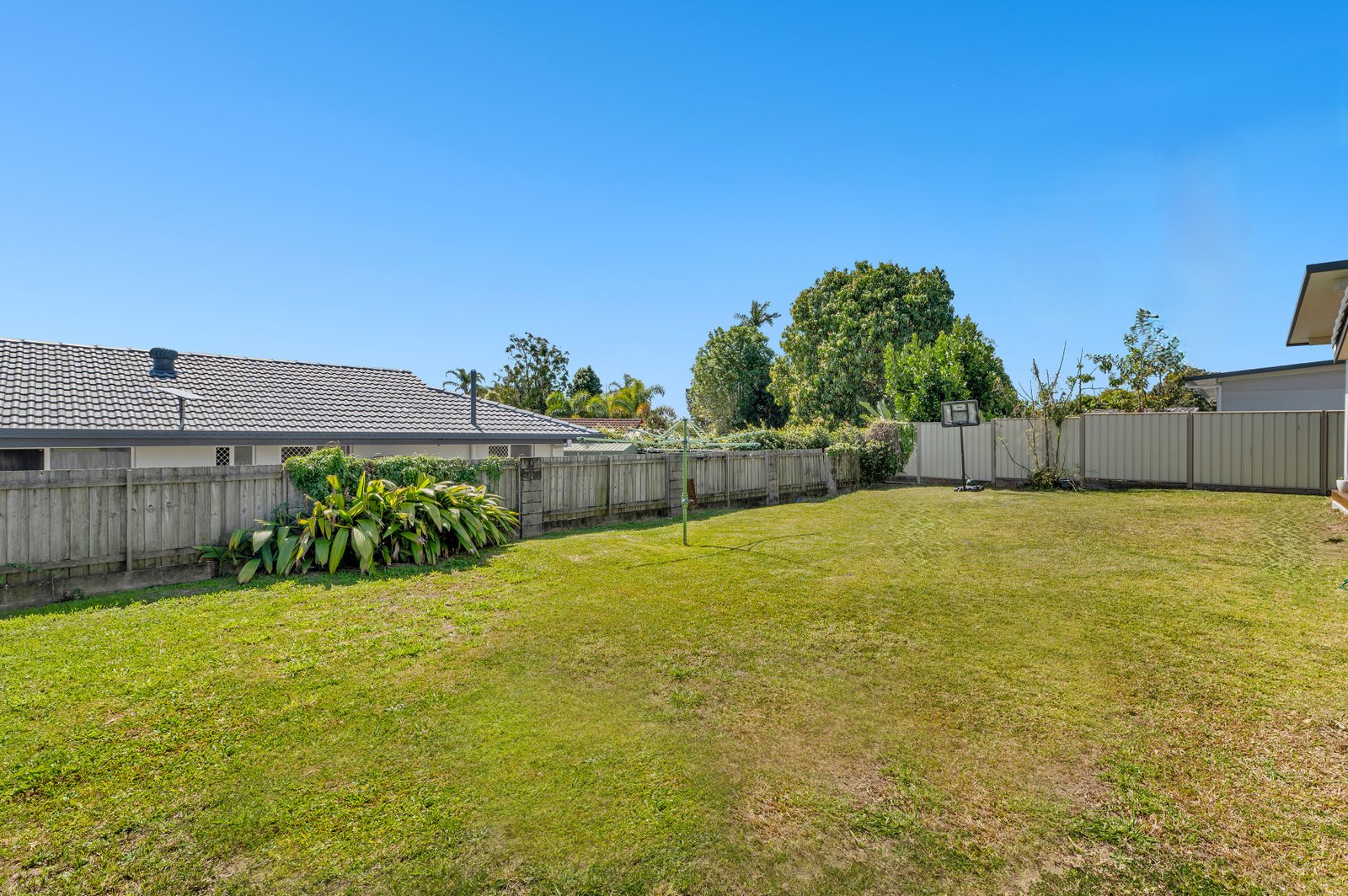 195 Cotlew Street ASHMORE 9