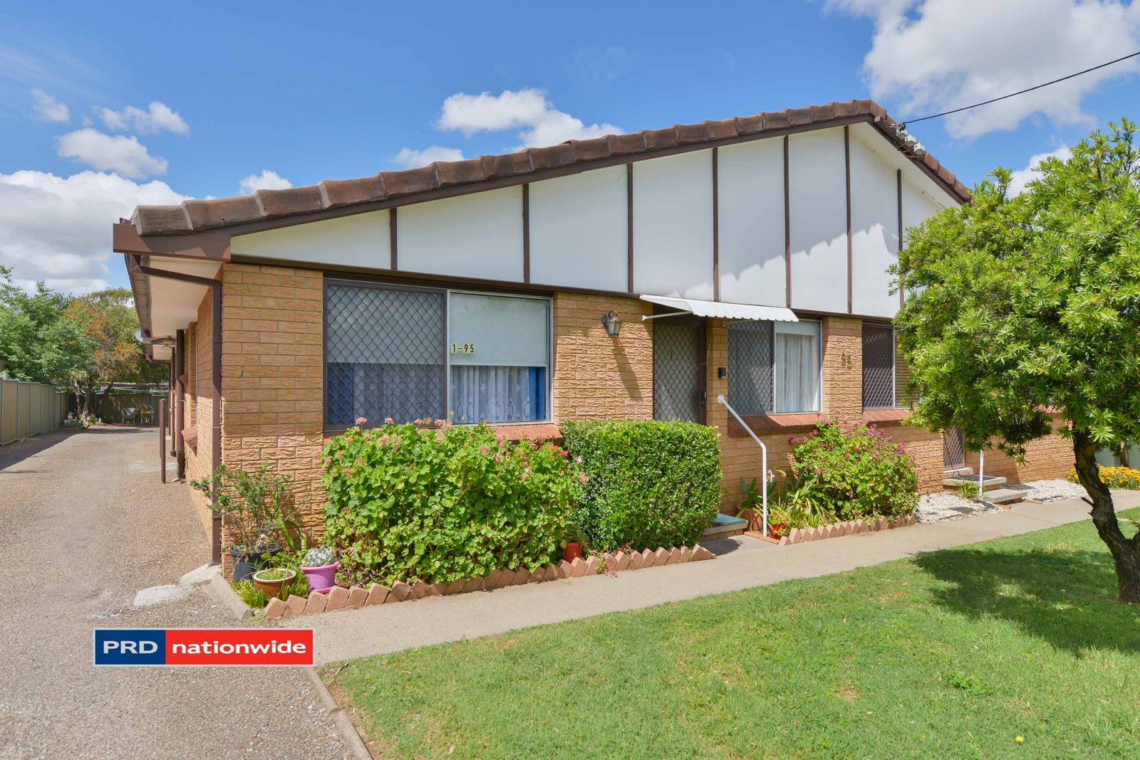 1/95 Piper Street TAMWORTH 16