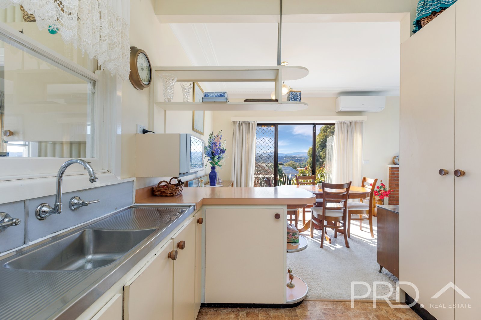 195 Wynyard Street TUMUT 9
