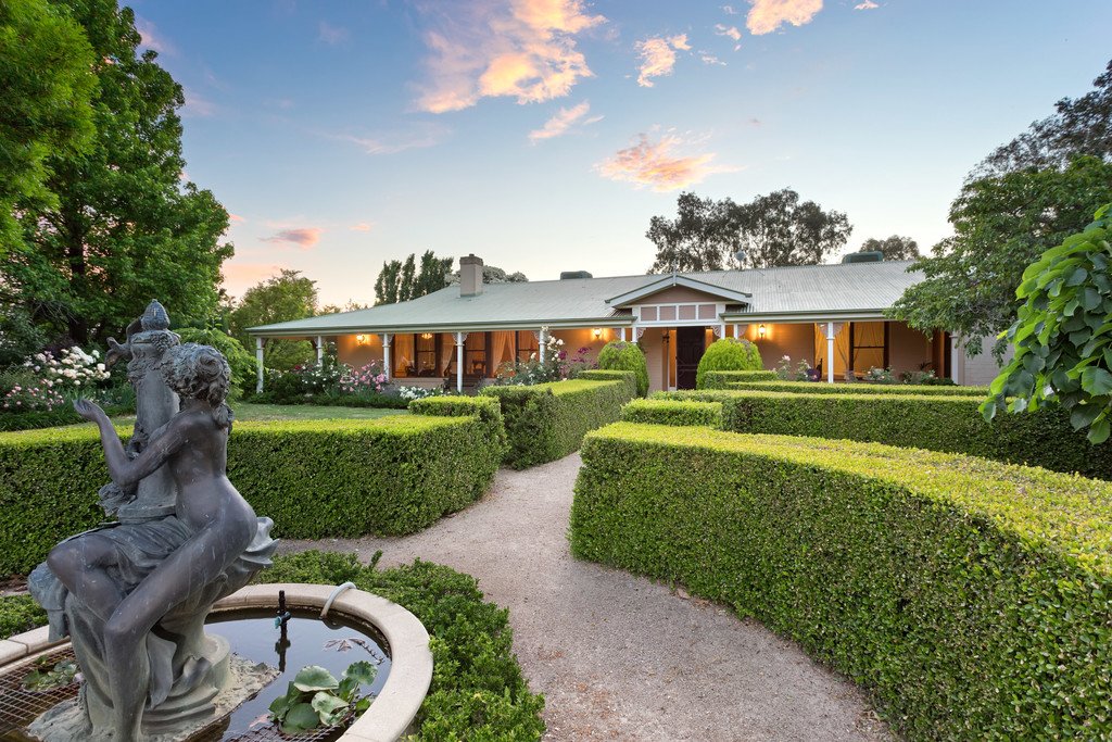 196 Dukes Road LAKE ALBERT 1