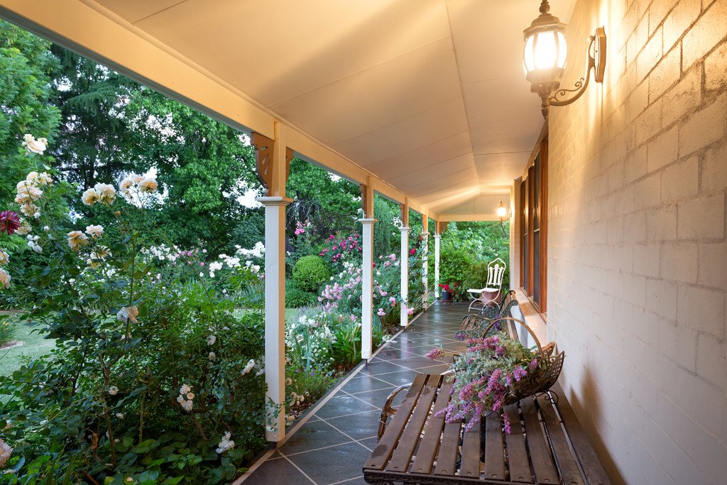 196 Dukes Road LAKE ALBERT 2