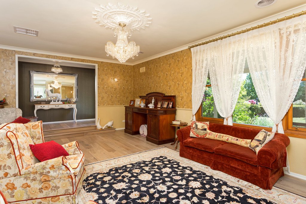 196 Dukes Road LAKE ALBERT 4