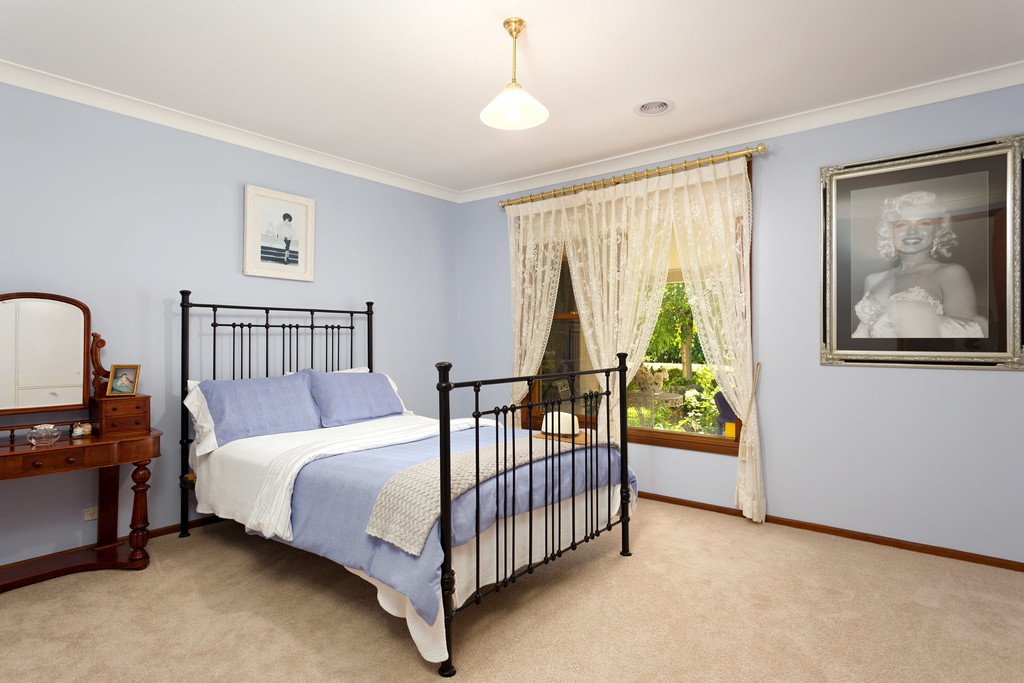 196 Dukes Road LAKE ALBERT 7