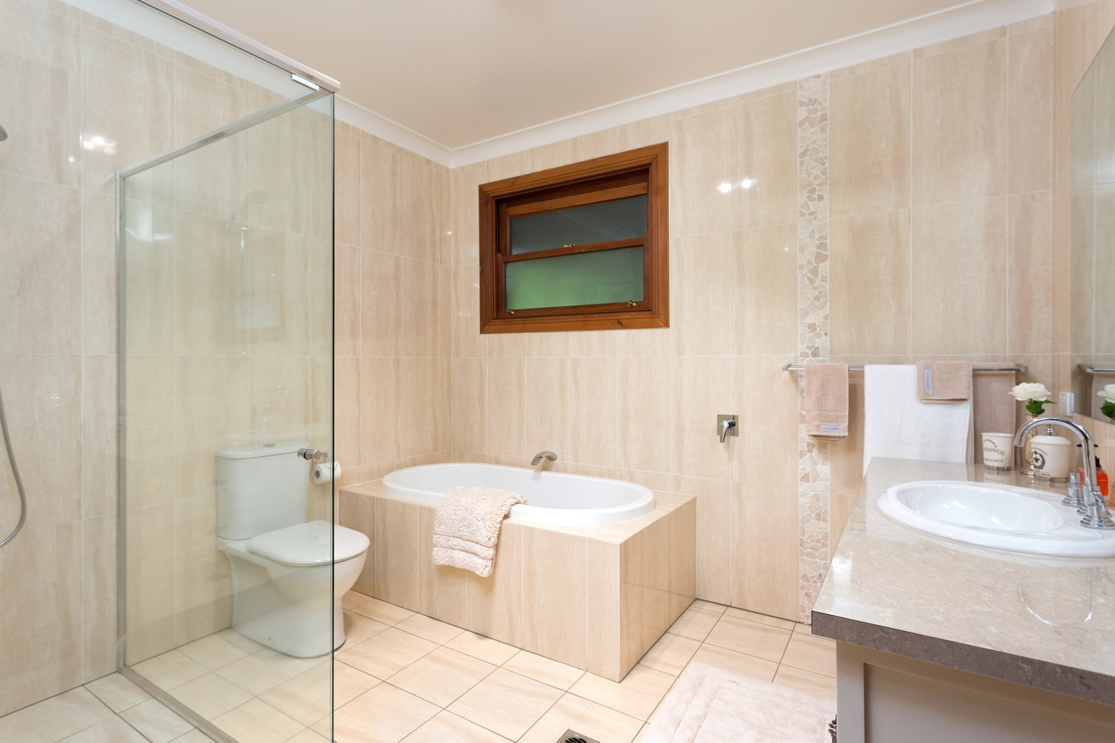 196 Dukes Road LAKE ALBERT 8