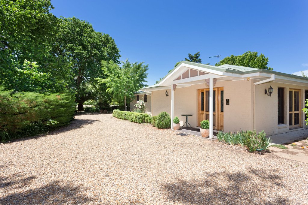 196 Dukes Road LAKE ALBERT 9