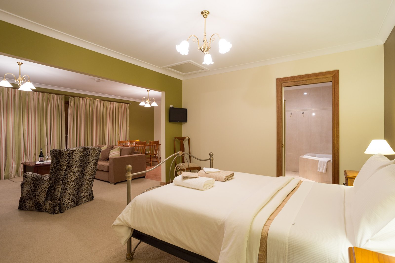 196 Dukes Road LAKE ALBERT 10