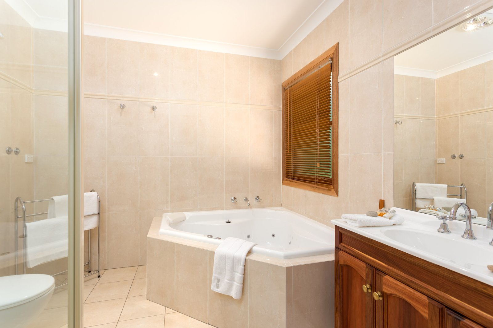 196 Dukes Road LAKE ALBERT 11