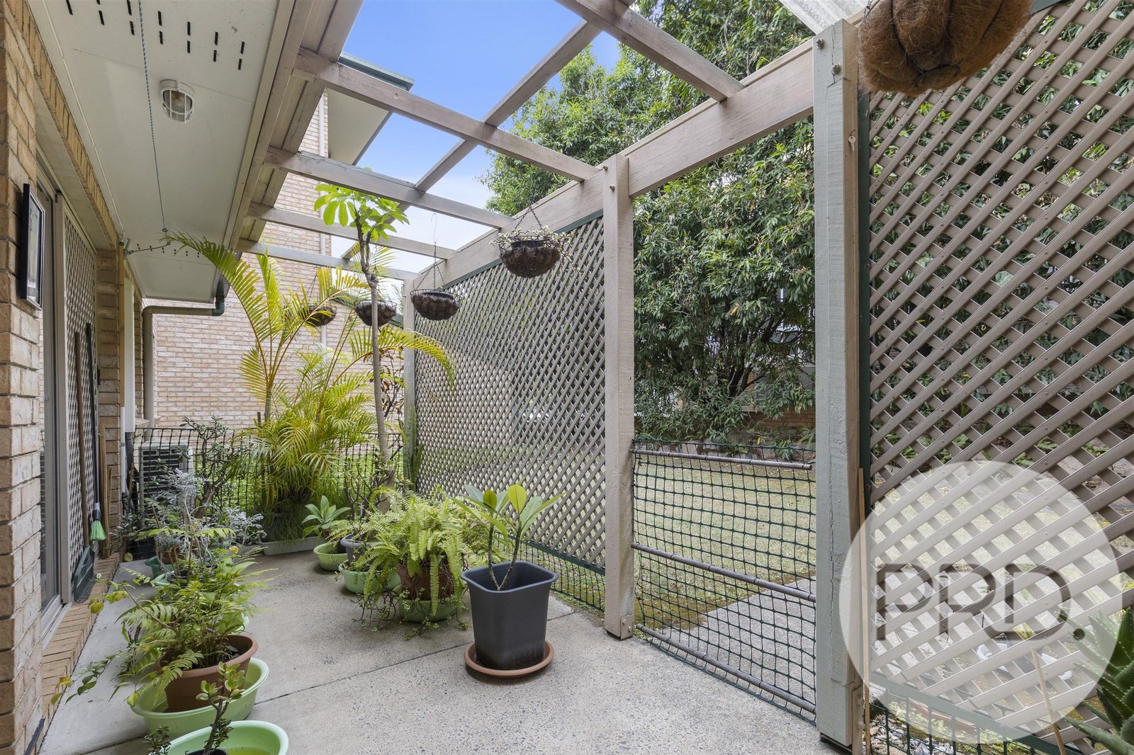 1/97 Earl Street GREENSLOPES 6