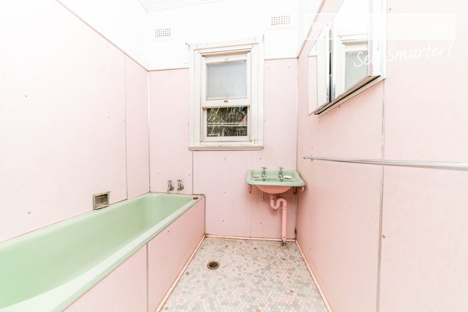 197 Lake Albert Road KOORINGAL 9