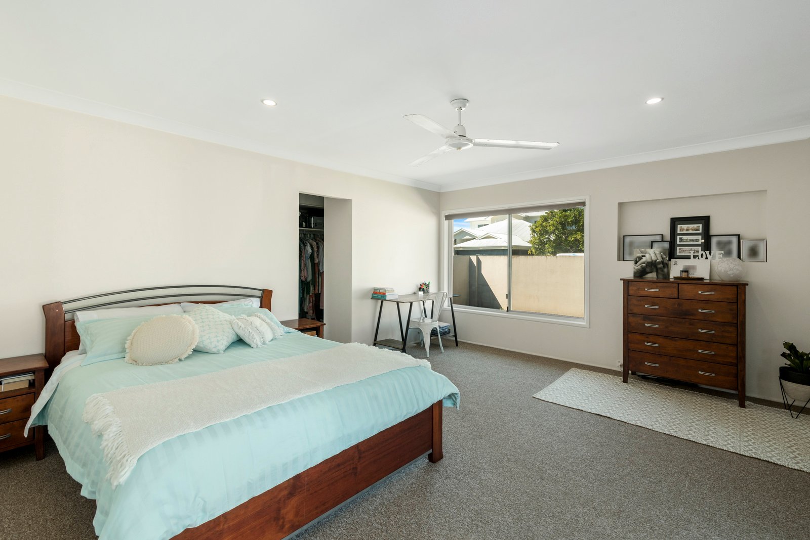 197 Mallawa Drive PALM BEACH 6