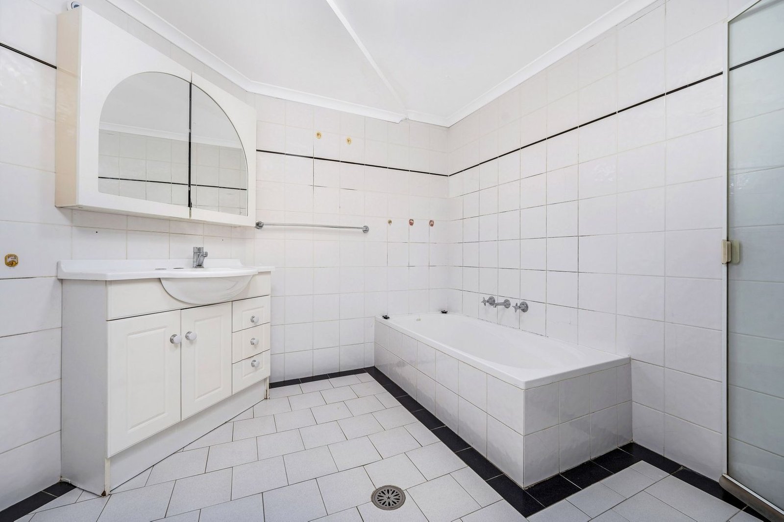 19/8-12 Bond Street HURSTVILLE 13