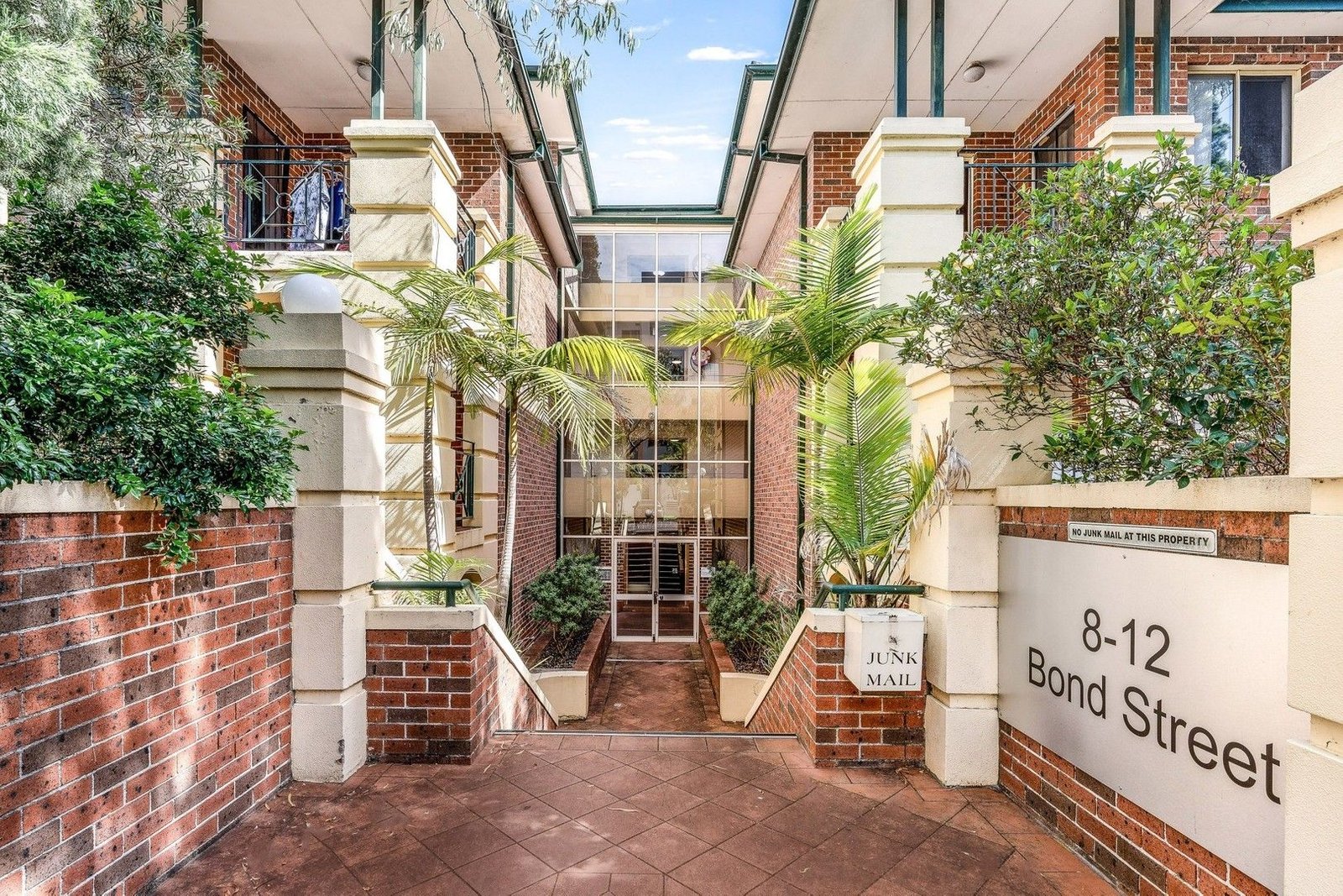 19/8-12 Bond Street HURSTVILLE 1