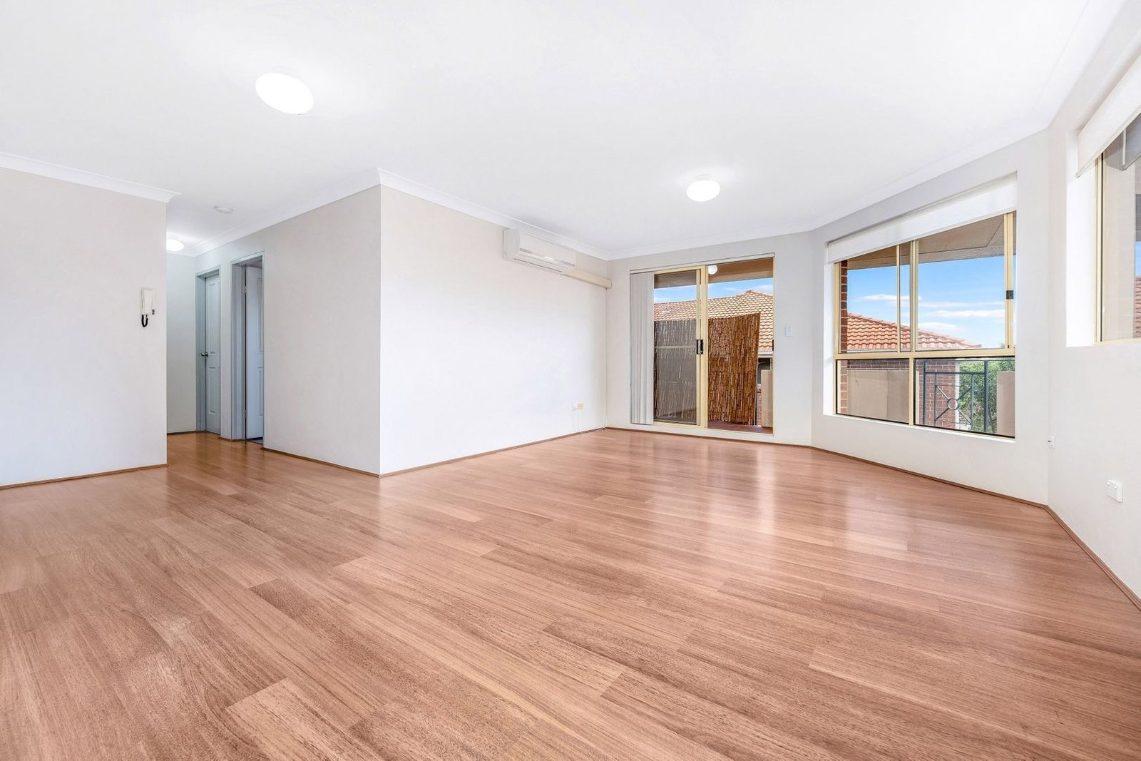 19/8-12 Bond Street HURSTVILLE 11